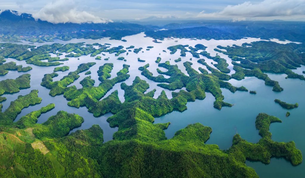 Cảnh quan hùng vĩ của hồ Tà Đùng